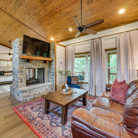 Tree-Lined Broken Bow Studio With Private Hot Tub! ภายนอก รูปภาพ