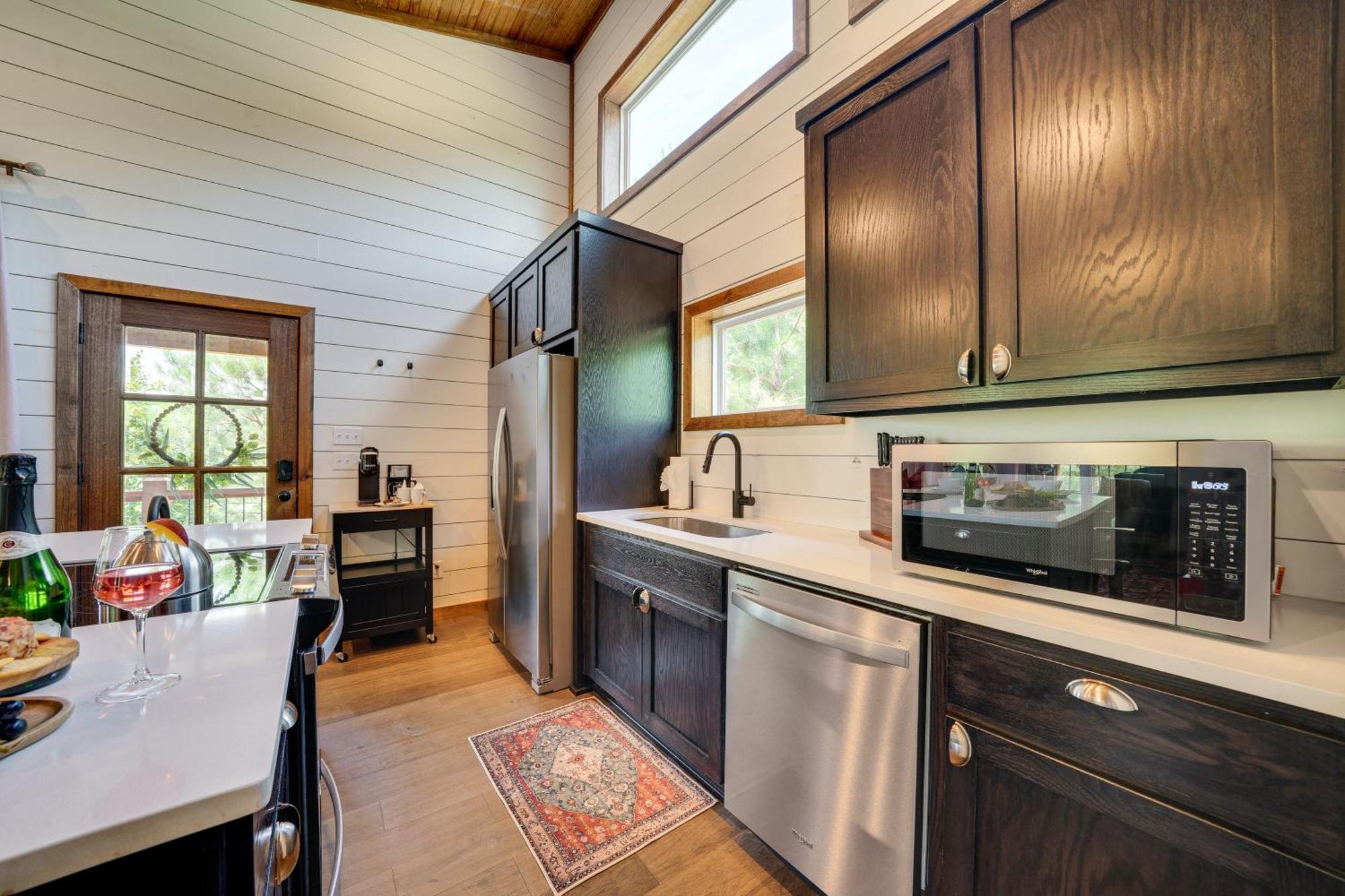 Tree-Lined Broken Bow Studio With Private Hot Tub! ภายนอก รูปภาพ