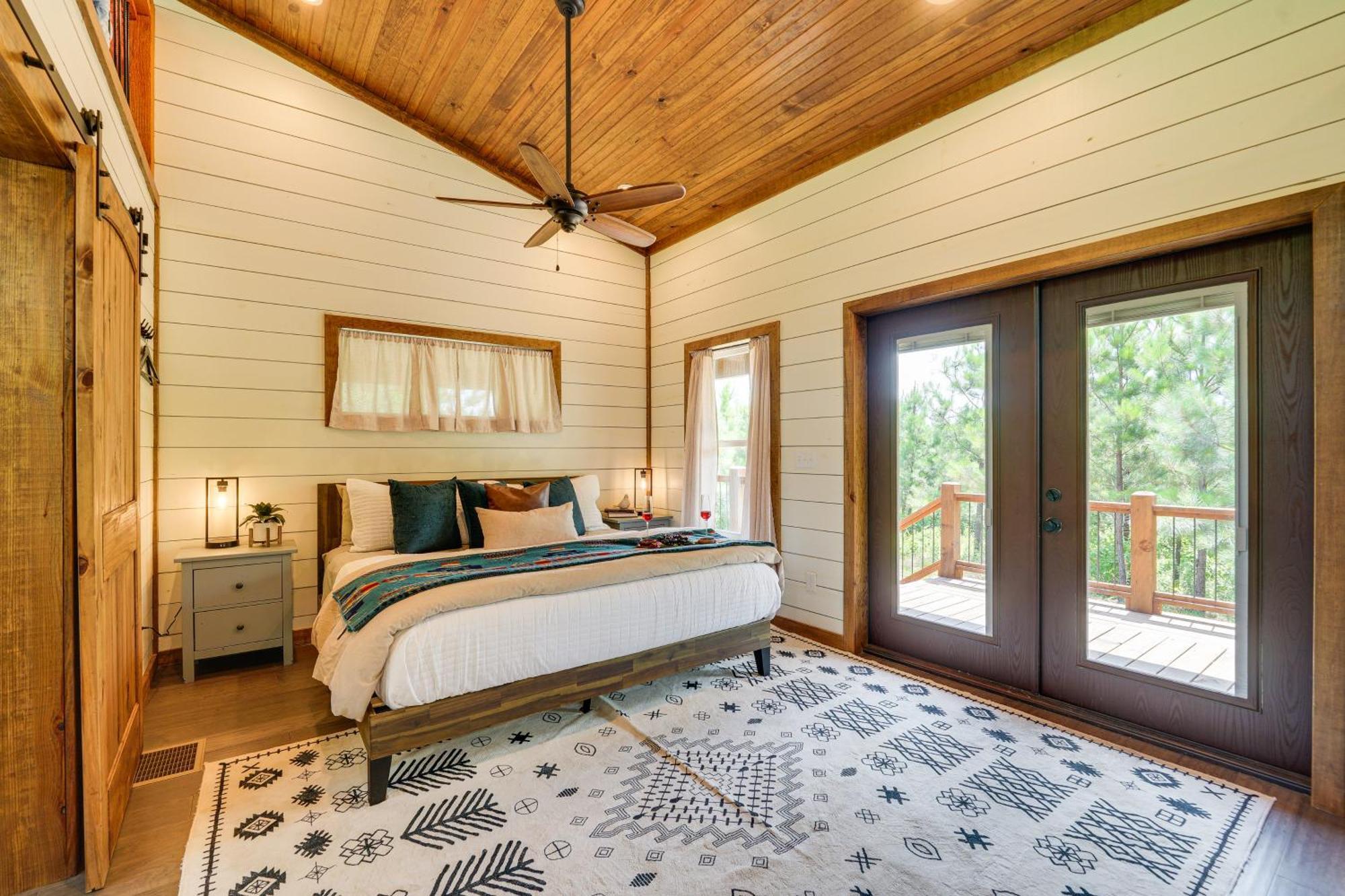 Tree-Lined Broken Bow Studio With Private Hot Tub! ภายนอก รูปภาพ