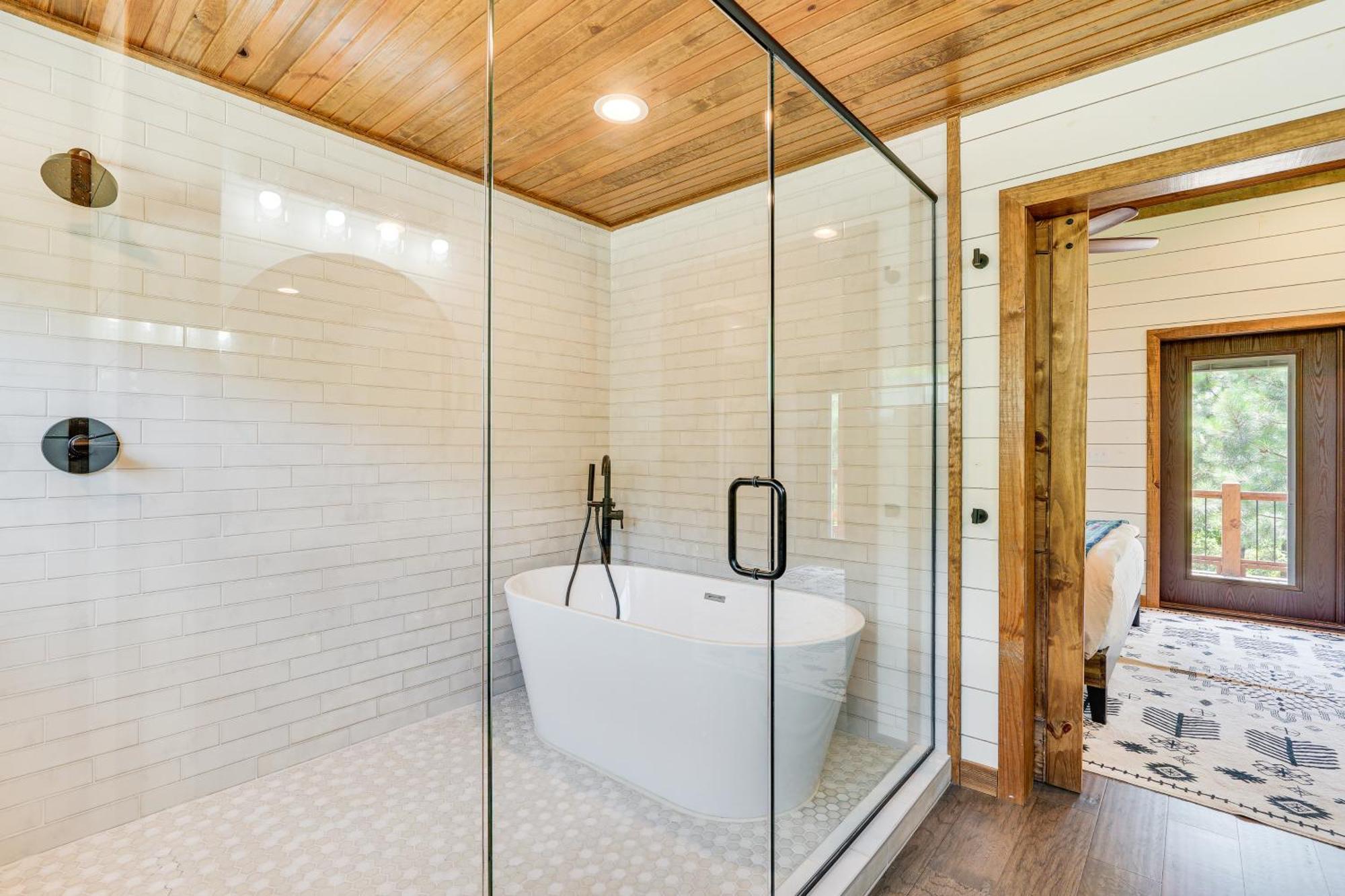 Tree-Lined Broken Bow Studio With Private Hot Tub! ภายนอก รูปภาพ