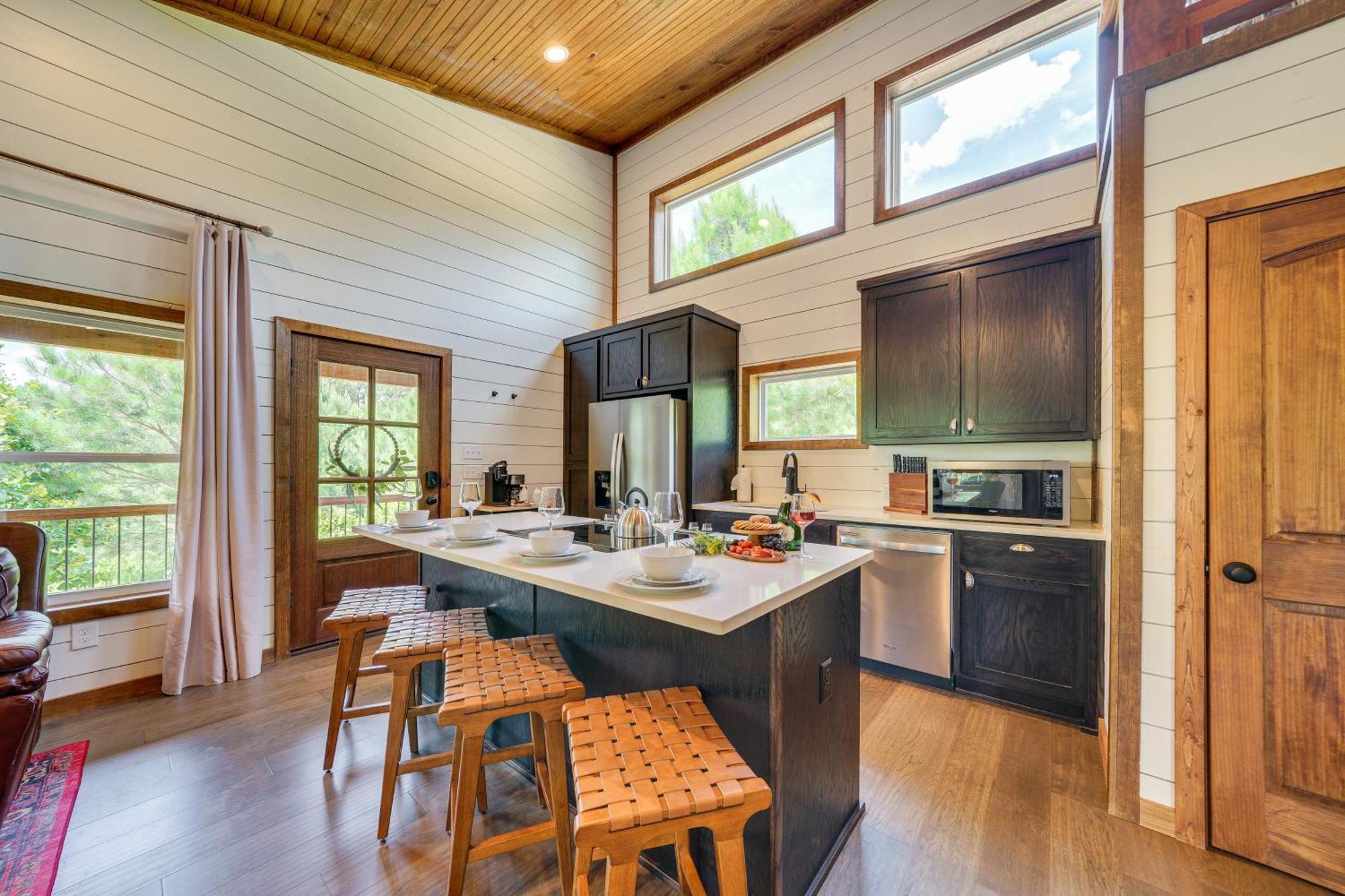 Tree-Lined Broken Bow Studio With Private Hot Tub! ภายนอก รูปภาพ