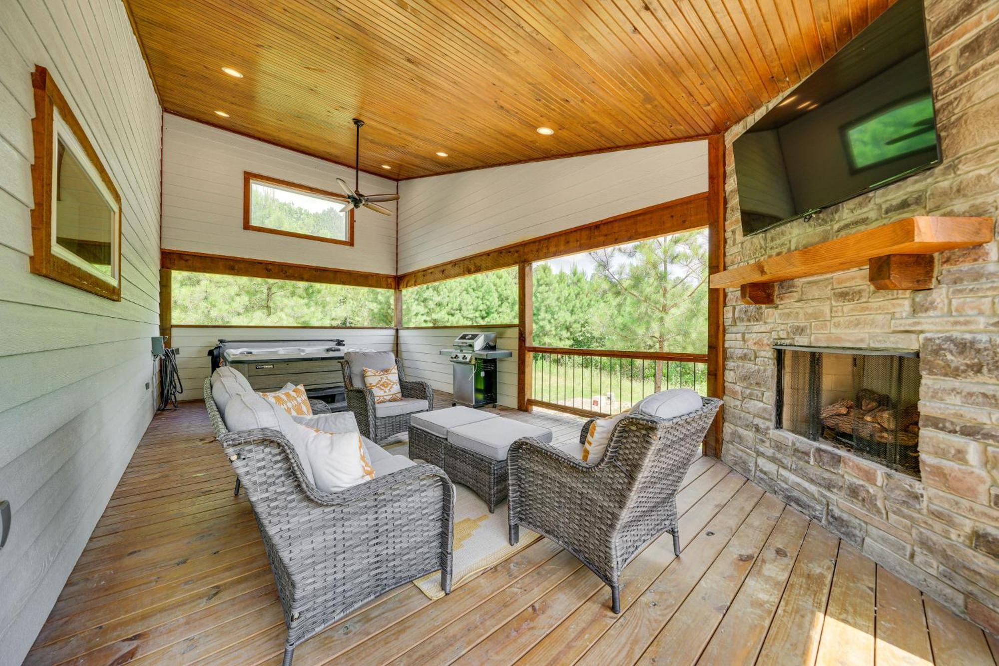 Tree-Lined Broken Bow Studio With Private Hot Tub! ภายนอก รูปภาพ