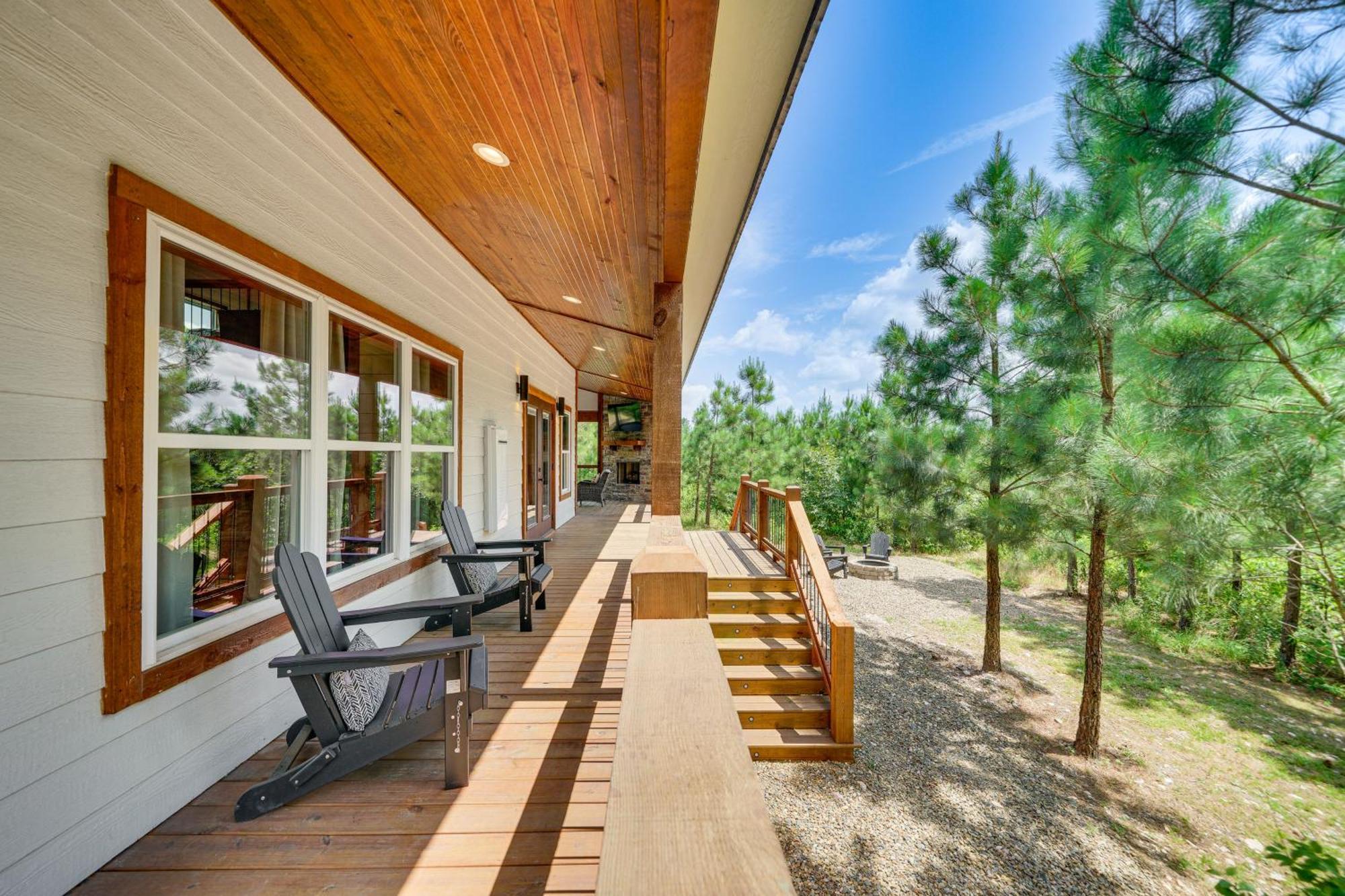 Tree-Lined Broken Bow Studio With Private Hot Tub! ภายนอก รูปภาพ