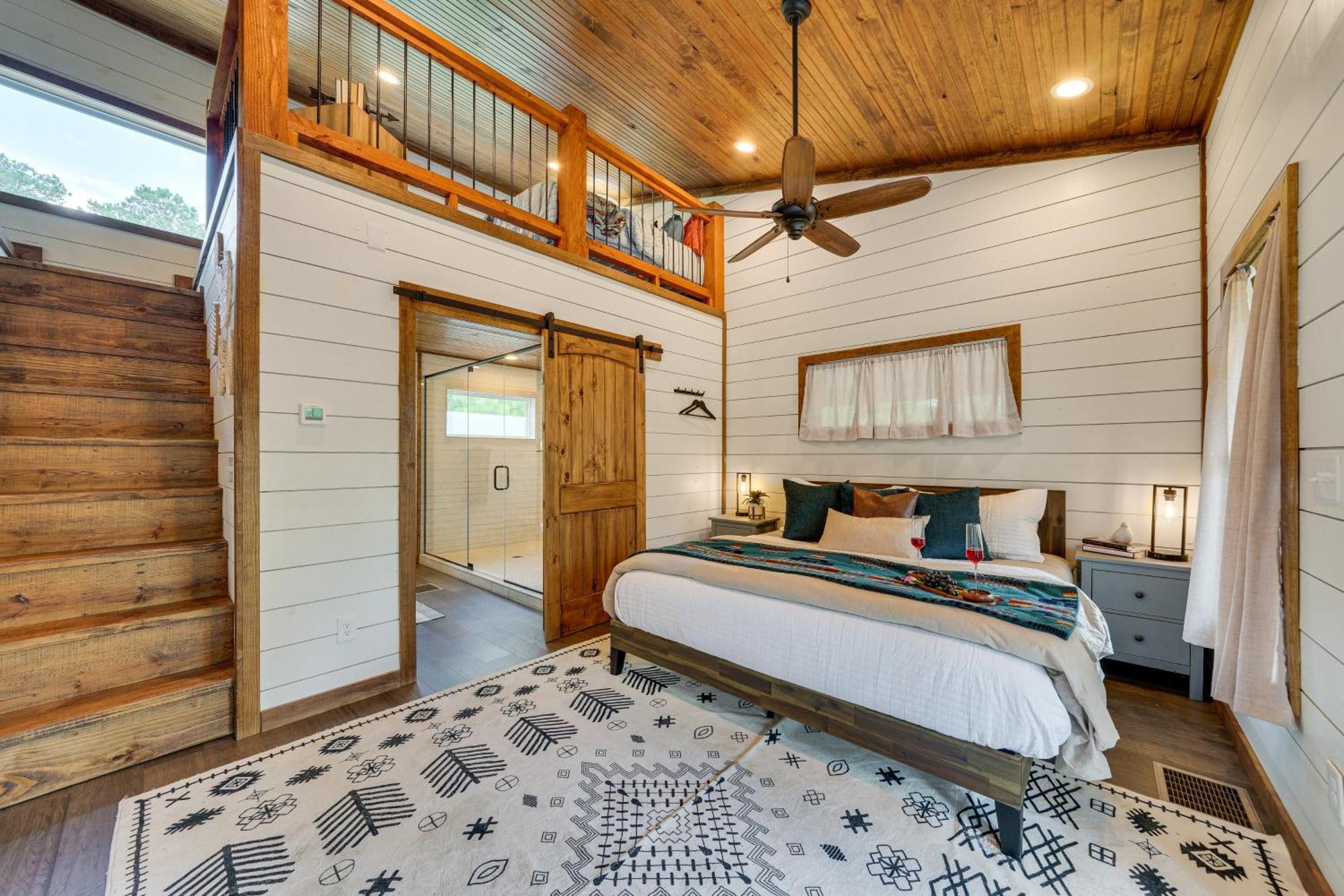 Tree-Lined Broken Bow Studio With Private Hot Tub! ภายนอก รูปภาพ