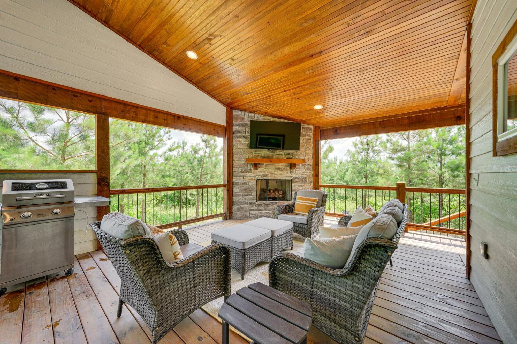 Tree-Lined Broken Bow Studio With Private Hot Tub! ภายนอก รูปภาพ