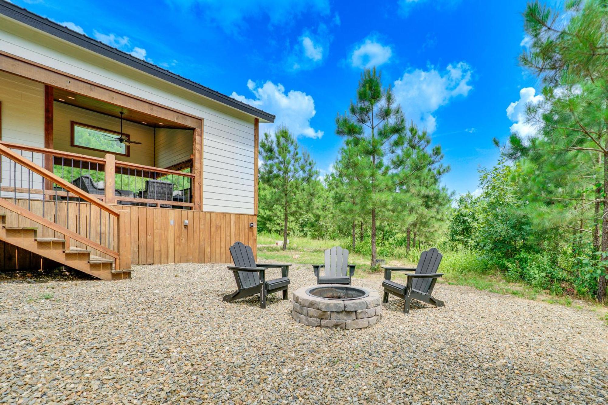 Tree-Lined Broken Bow Studio With Private Hot Tub! ภายนอก รูปภาพ